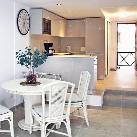 2 Min Walk To Beach - Bungalow Solarium & Pool